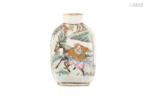 A CHINESE FAMILLE ROSE SNUFF BOTTLE.