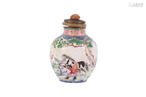 A CHINESE FAMILLE ROSE CANTON ENAMEL SNUFF BOTTLE.