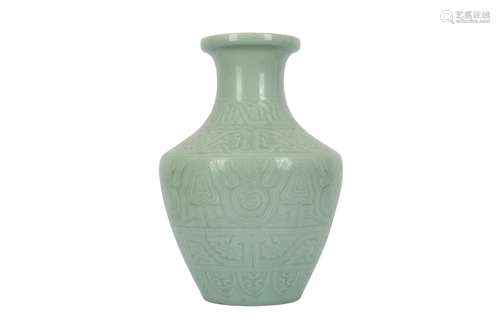 A LARGE CHINESE CELADON-GLAZED 'KUI DRAGONS' VASE.