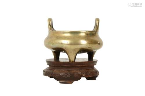 A CHINESE BRONZE INCENSE BURNER.