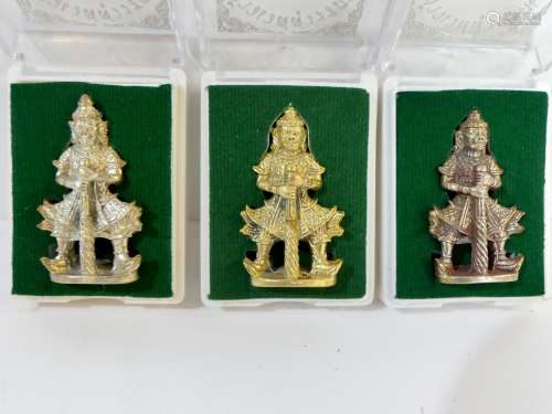 Lot de 3 amulettes représentant un Gardien de temple en bron...