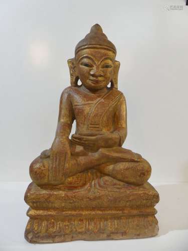Rare Bouddha en grès laqué rouge et doré assis dans la posit...