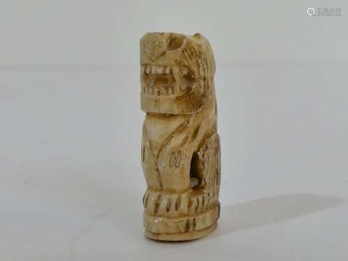 Amulette représentant un tigre taillée dans de l'os, réalisé...