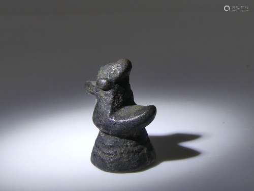 Poids à opium miniature en bronze représentant un oiseau - L...