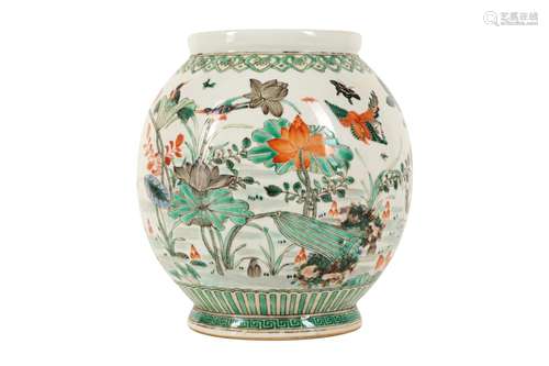 A CHINESE FAMILLE VERTE 'LOTUS POND' LANTERN VASE.