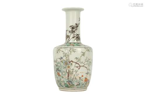 A CHINESE SMALL FAMILLE VERTE MALLET VASE.