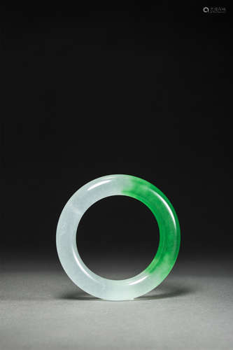 Green Jade bracelet from Qing