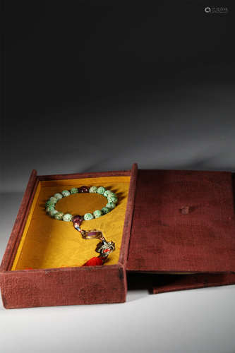 Green Jade Holding Bracelet from Qing