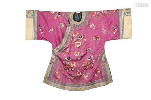 A CHINESE EMBROIDERED PURPLE-GROUND LADY'S SILK JACKET.