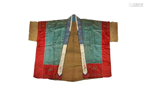 A CHINESE EMBROIDERED SILK ROBE.