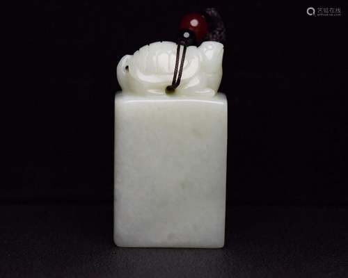 CHINESE WHITE JADE CARVING PIECE