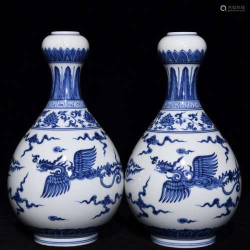 PAIR OF BLUE AND WHITE PHOENIX GARLIC-HEAD VASE