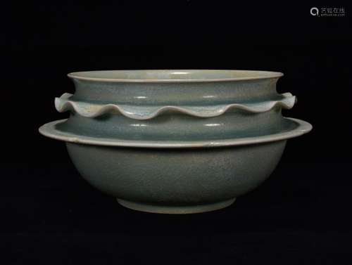 CELADON GLAZED FLOWER-RIM BRUSH WASHER