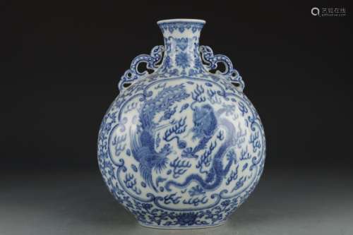 BLUE AND WHITE 'DRAGON AND PHOENIX' MOONFLASK VASE