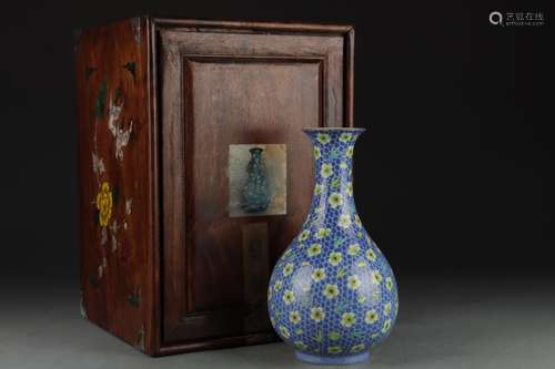 FAMILLE ROSE FLORAL YUHUCHUN VASE & WOODEN BOX