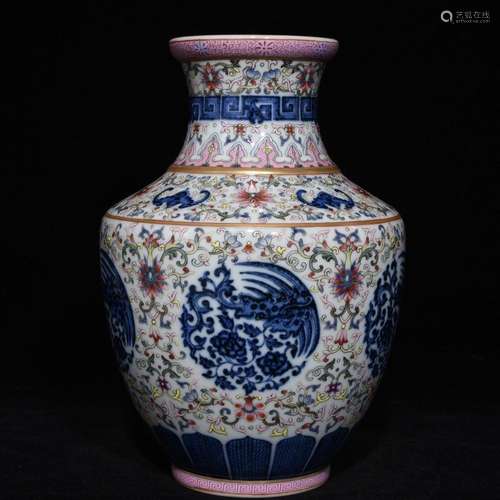 BLUE AND WHITE FAMILLE ROSE FLORAL MOTIF VASE