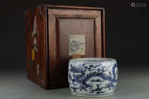 BLUE AND WHITE DRAGON LIDDED JAR WITH WOODEN BOX