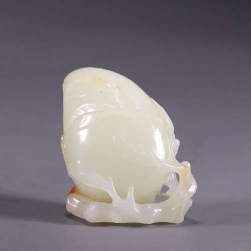 RUSSET JADE CARVING PIECE OF FRUIT