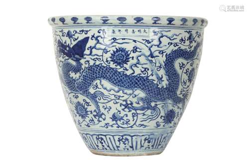 A LARGE IMPERIAL CHINESE BLUE AND WHITE 'DRAGON' F...