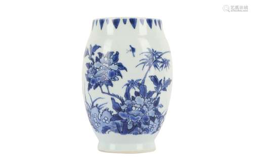 A CHINESE BLUE AND WHITE 'BIRD AND FLOWER' JAR.