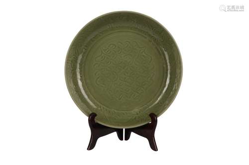 A CHINESE LONGQUAN CELADON CHARGER.