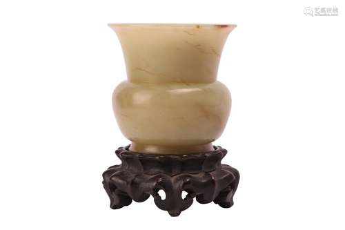 A CHINESE YELLOW JADE SPITTOON.