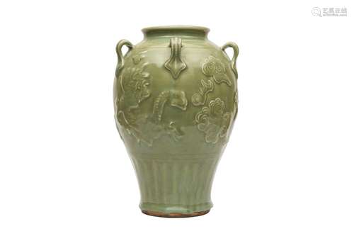 A CHINESE LONGQUAN CELADON 'DRAGON' VASE.