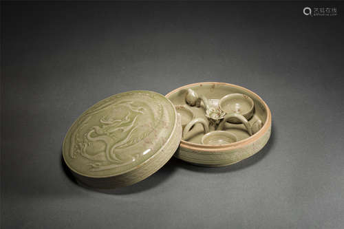 Yue Kiln MakeUp Container with Dragon Grain from Song