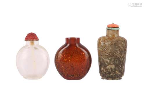 THREE CHINESE SNUFF BOTTLES.