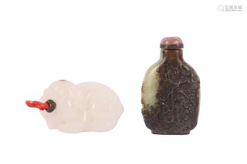 TWO CHINESE JADE SNUFF BOTTLES.