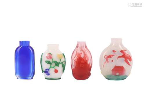 FOUR CHINESE OVERLAY GLASS SNUFF BOTTLES.