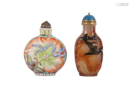 A CHINESE FAMILLE ROSE SNUFF BOTTLE AND AN AGATE SNUFF BOTTL...