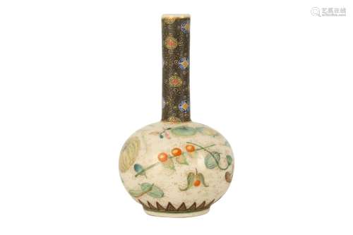 A SMALL SATSUMA BOTTLE VASE BY TAIZAN.