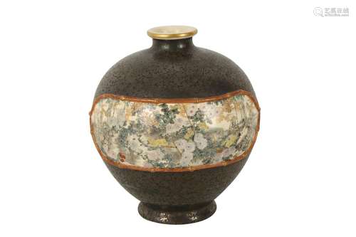 A SATSUMA VASE BY KINKOZAN.