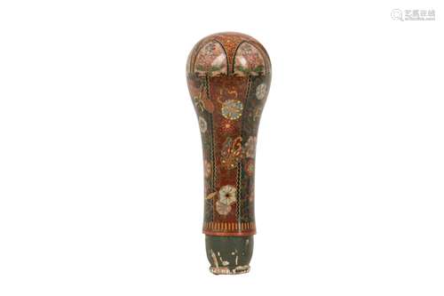 A JAPANESE CLOISONNÉ CANE HANDLE.