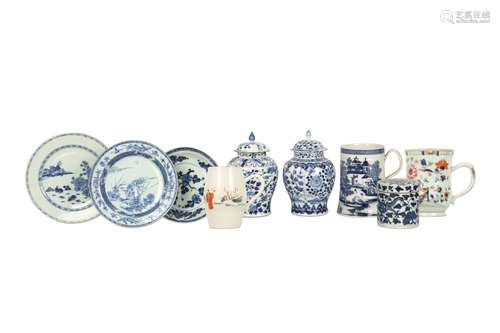 A SMALL COLLECTION OF CHINESE PORCELAIN.