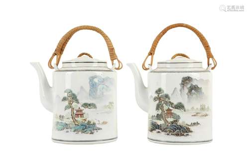 A PAIR OF CHINESE FAMILLE ROSE TEAPOTS.