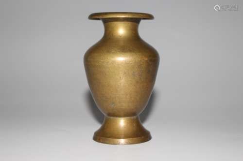 黄铜花瓶
