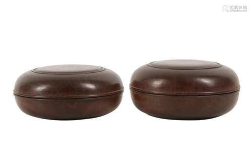 A PAIR OF CHINESE HARDWOOD CIRCULAR BOXES AND COVERS.