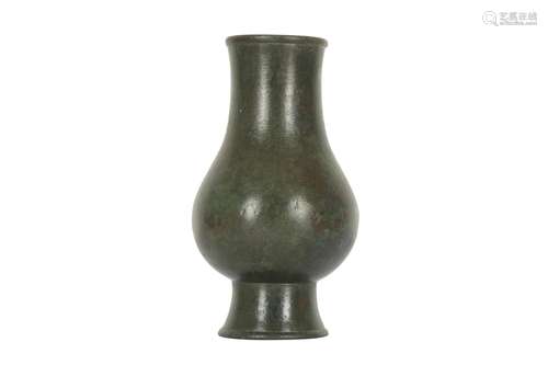 A CHINESE BRONZE PEAR-SHAPED VASE.