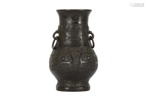 A CHINESE BRONZE ARCHAISTIC VASE.