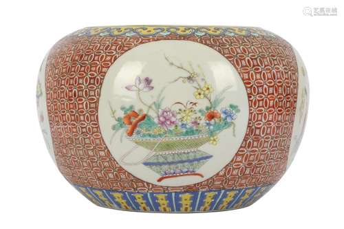 A CHINESE FAMILLE ROSE WATER POT.