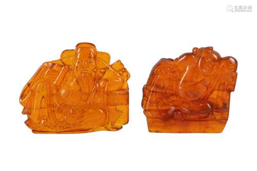 TWO CHINESE AMBER CARVINGS.