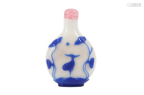 A CHINESE BLUE-OVERLAY GLASS SNUFF BOTTLE.