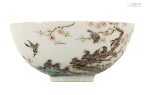 A CHINESE FAMILLE ROSE 'BLACKBIRDS' TEA BOWL.