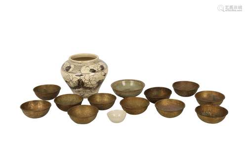 THREE CHINESE CERAMICS AND ELEVEN METAL BOWLS.