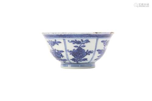 A CHINESE BLUE AND WHITE TEA BOWL.