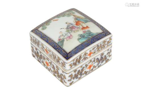 A CHINESE GILT-DECORATED FAMILLE ROSE BOX AND COVER.