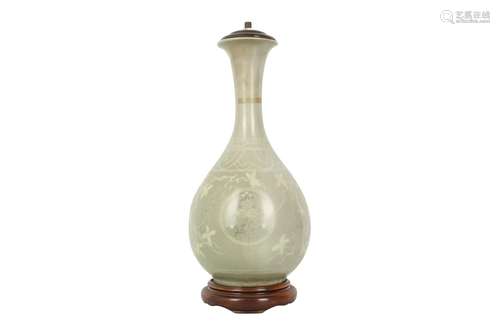 A KOREAN SANGGAM SLIP-INLAID CELADON VASE.