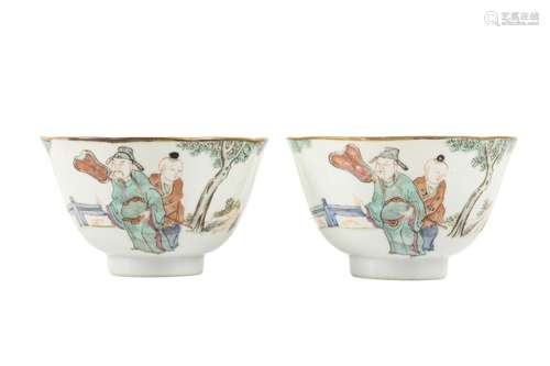 A PAIR OF CHINESE FAMILLE ROSE CUPS.